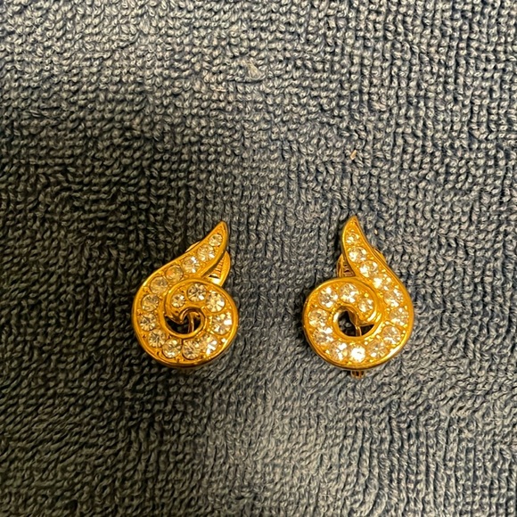 Monet Jewelry - Monet gold scroll earrings
